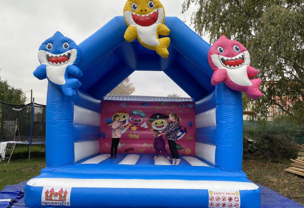 skakaci hrad, nafukovaci hrad, pronajem, k pronajmu, zralok, shark, udlice, chomutov, ustecky kraj, ustecko,