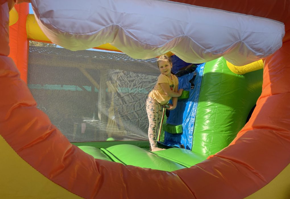 skakaci hrad, nafukovaci hrad, pronajem, k pronajmu, mimonove, minions, udlice, chomutov, ustecky kraj, ustecko,